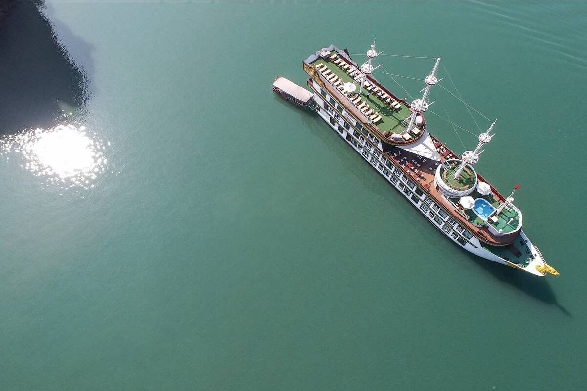 Photograph of Dragon Legend Junk in Ha Long Bay
