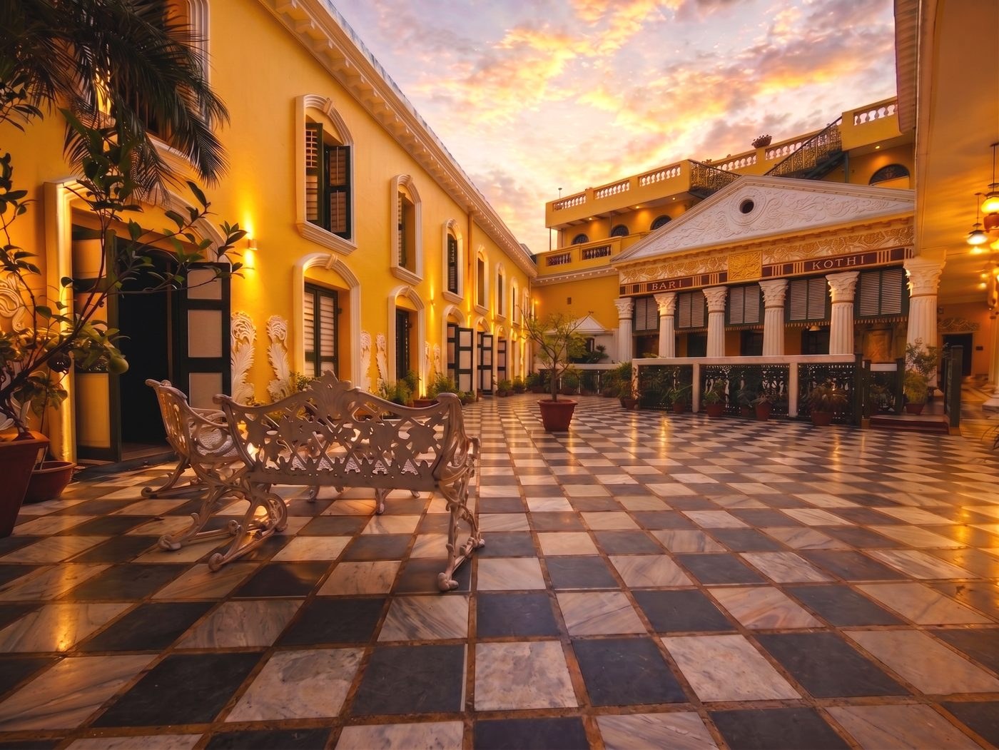 Evening light in a courtyard at Bari Kothi