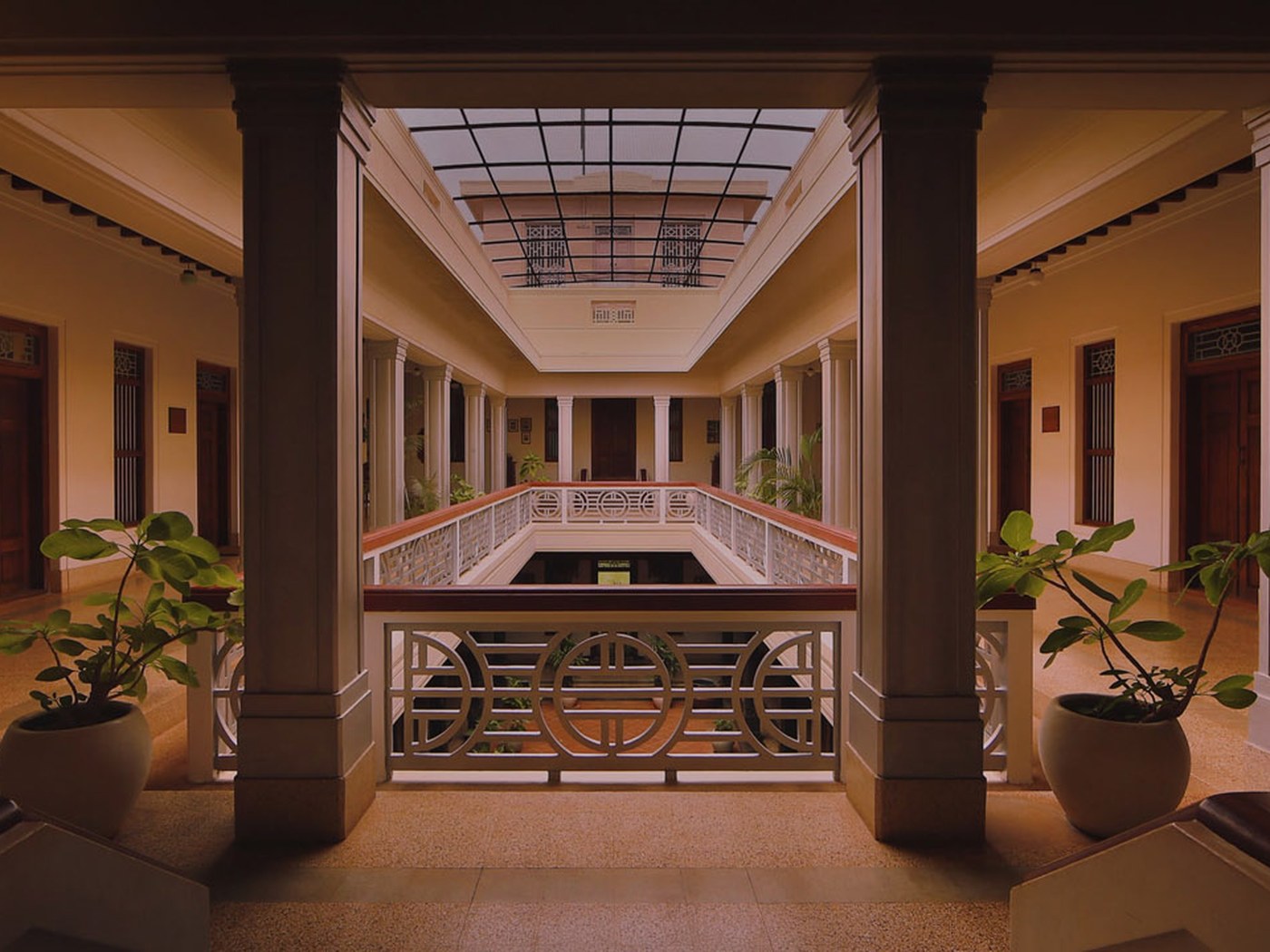 Pillared inner courtyard with skylight at CGH Visalam