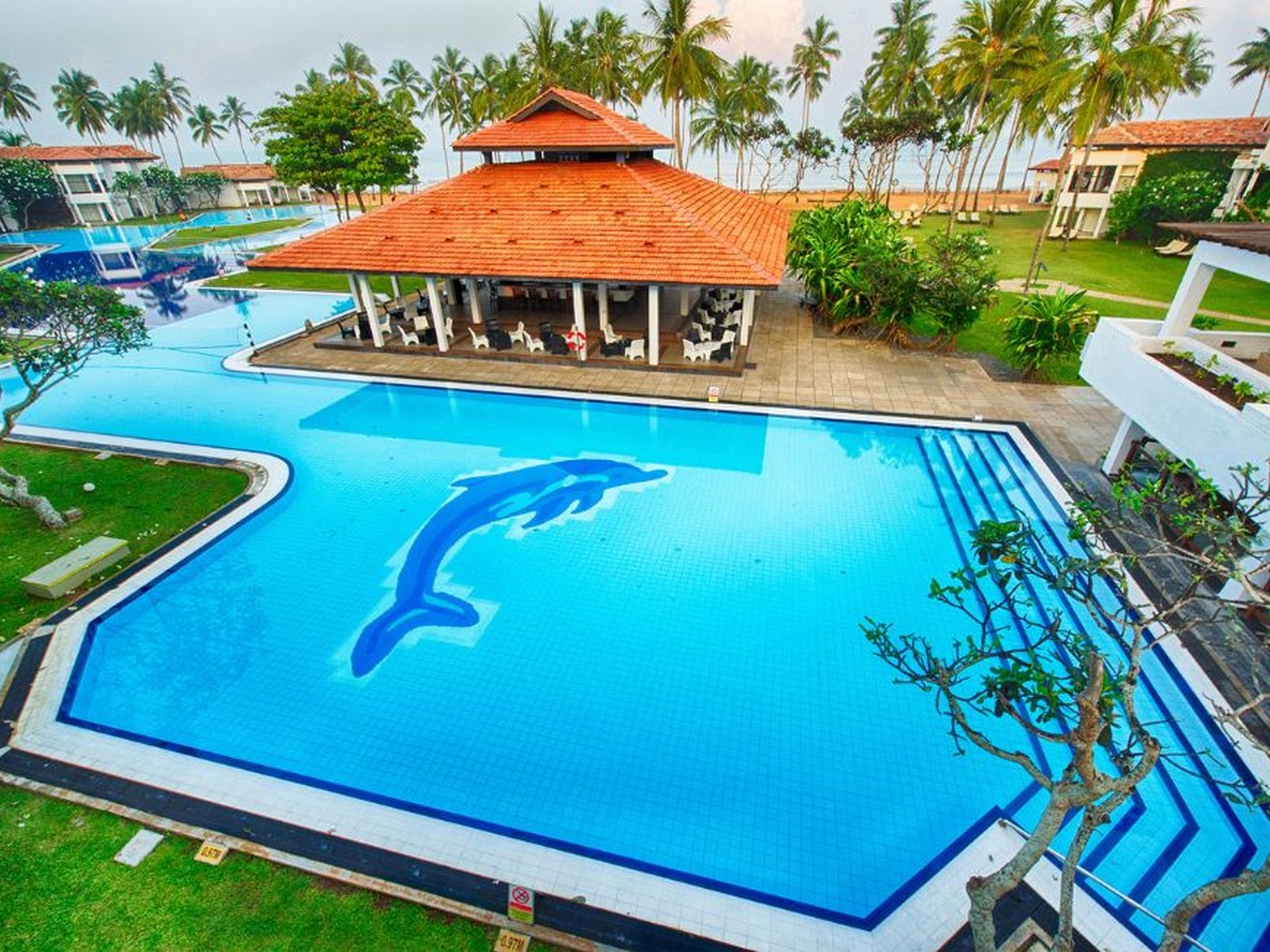 Club Hotel Dohphin in Waikkala, Sri Lanka