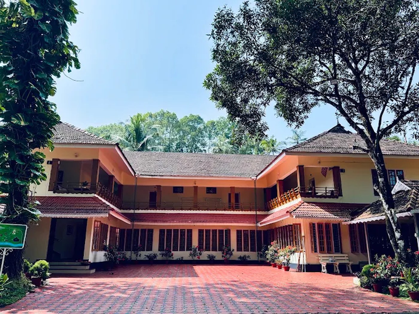Dewalokam, a hand-picked stay in Kodikulam, Kerala