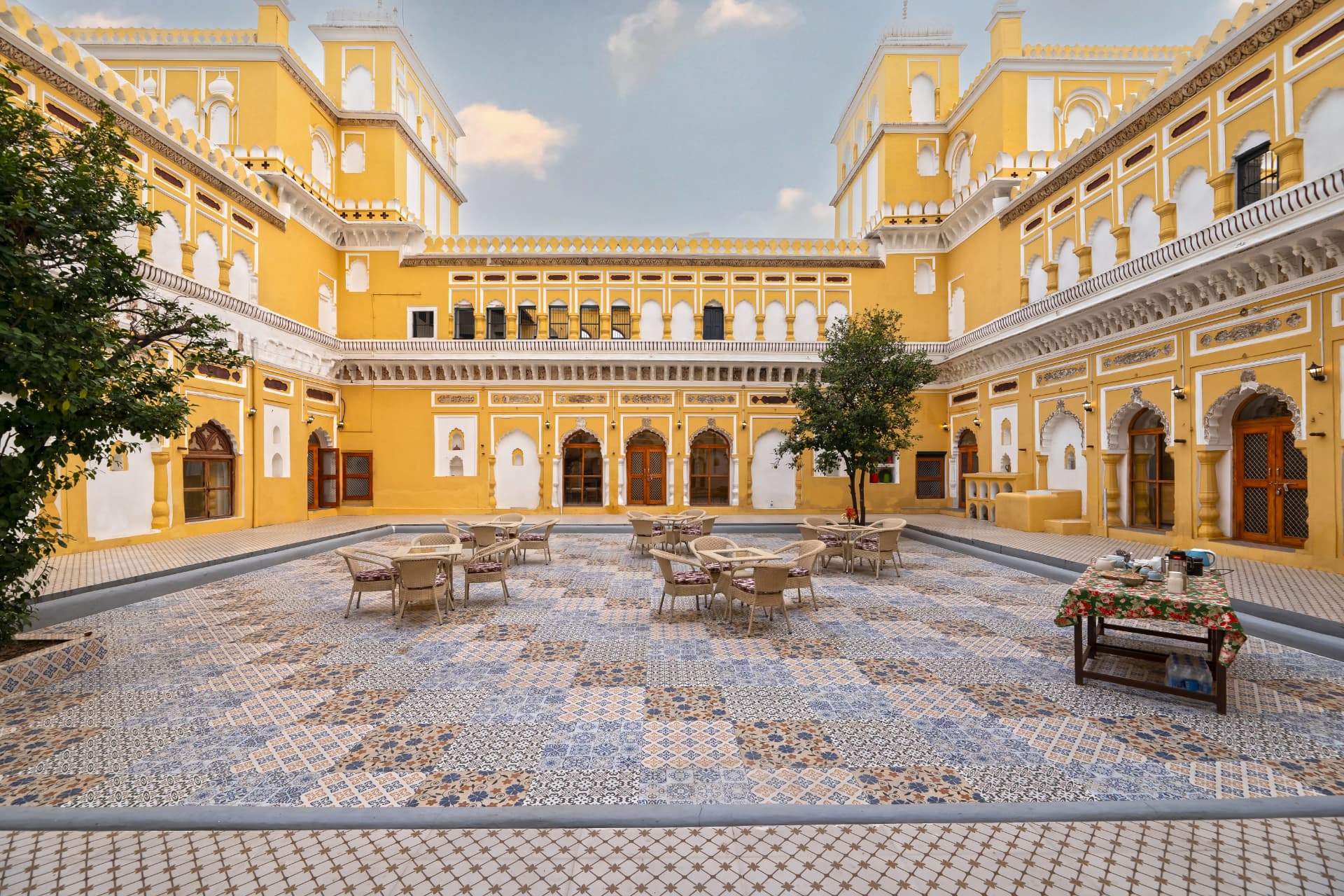 Yellow and white arcades around the Zenana courtyard at Fort Rampura