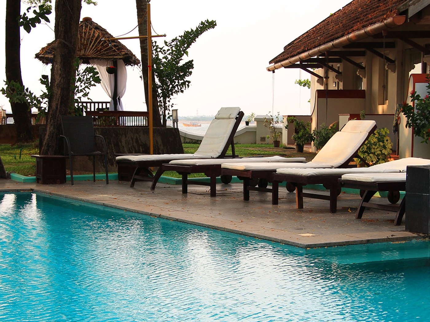 poolside 04 at Old Lighthouse Bristow