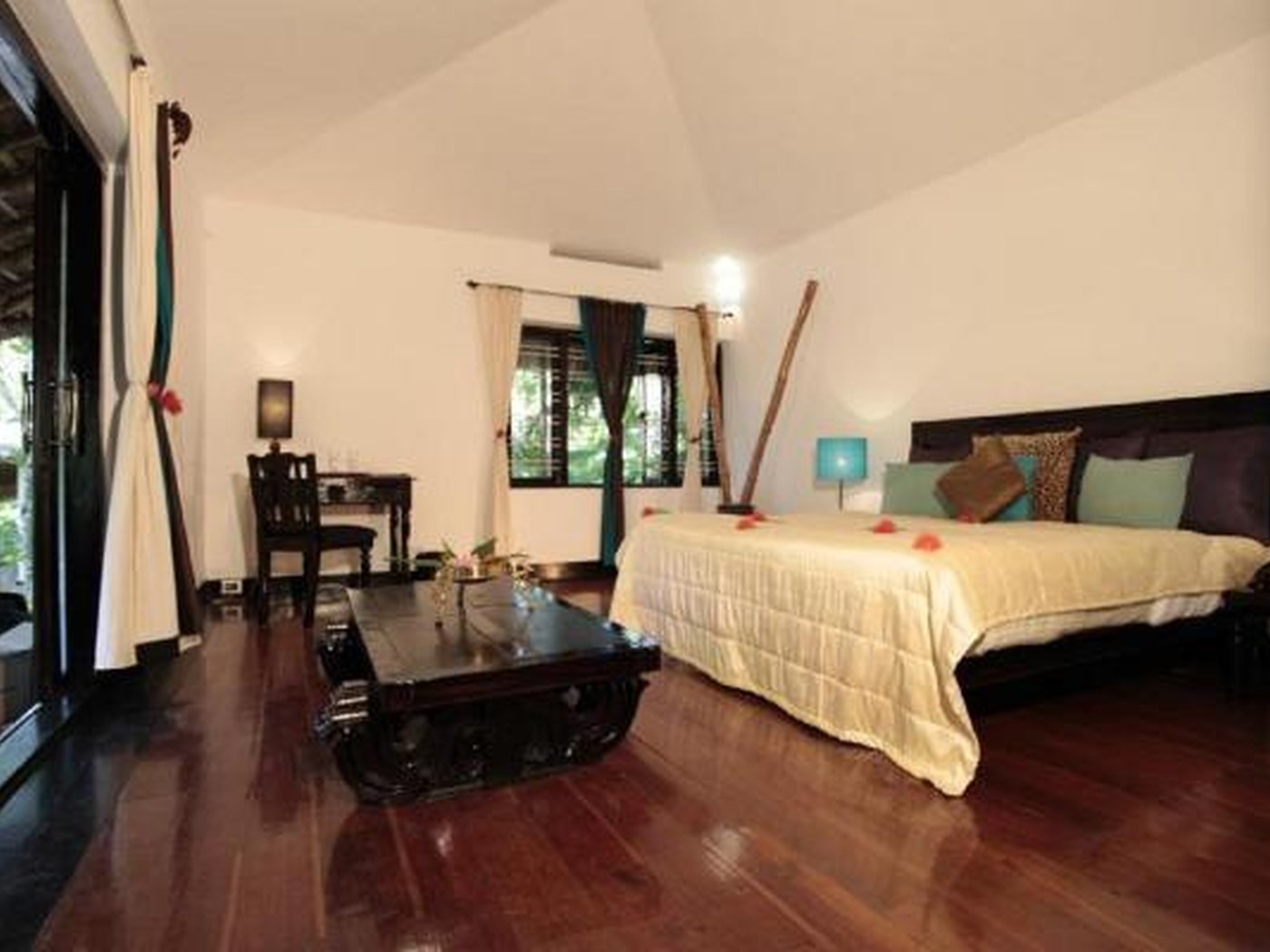 Elegant Cottage at Shalimar Spice Garden