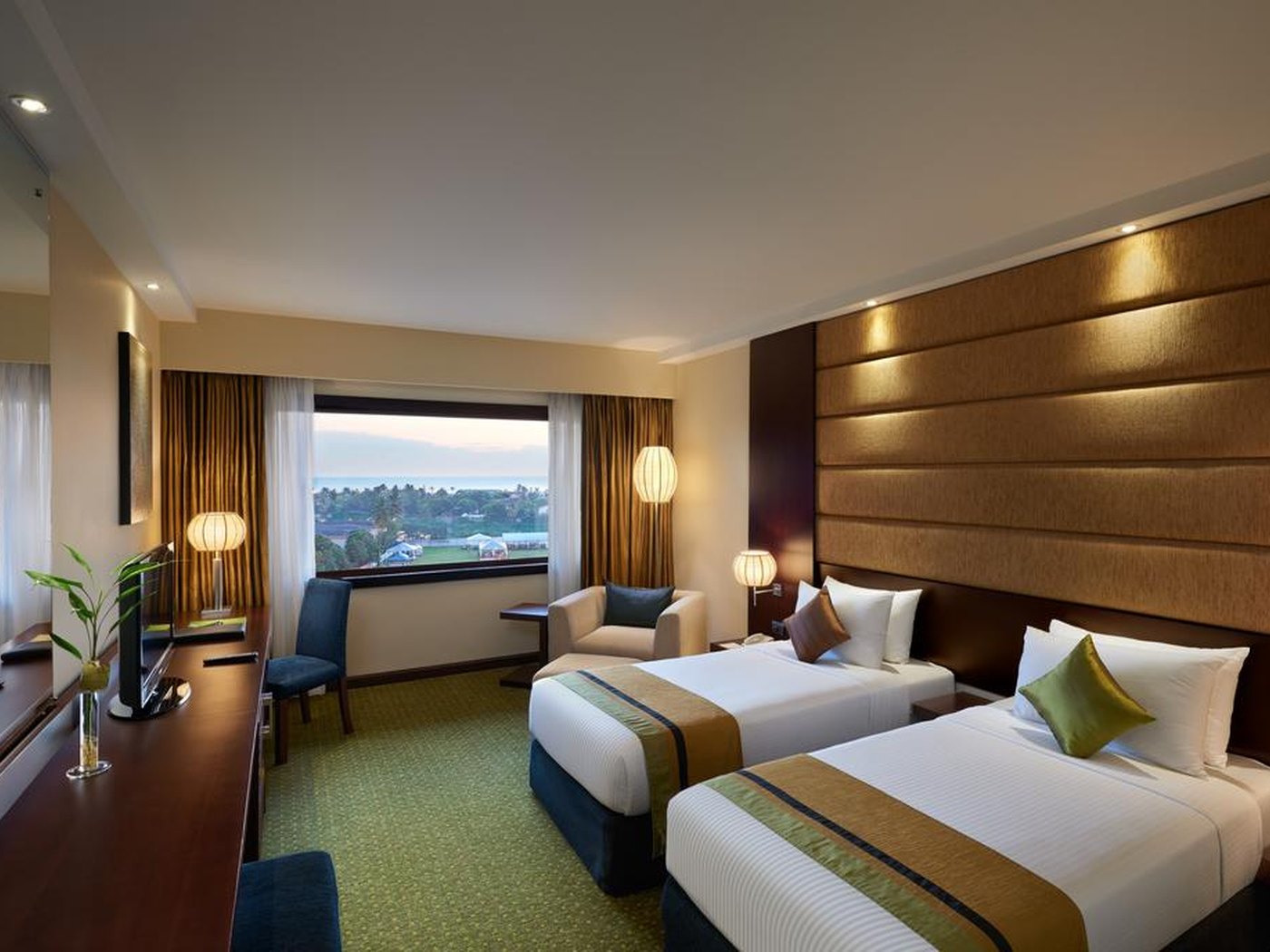 Cinnamon Lakeside CMB hotel view