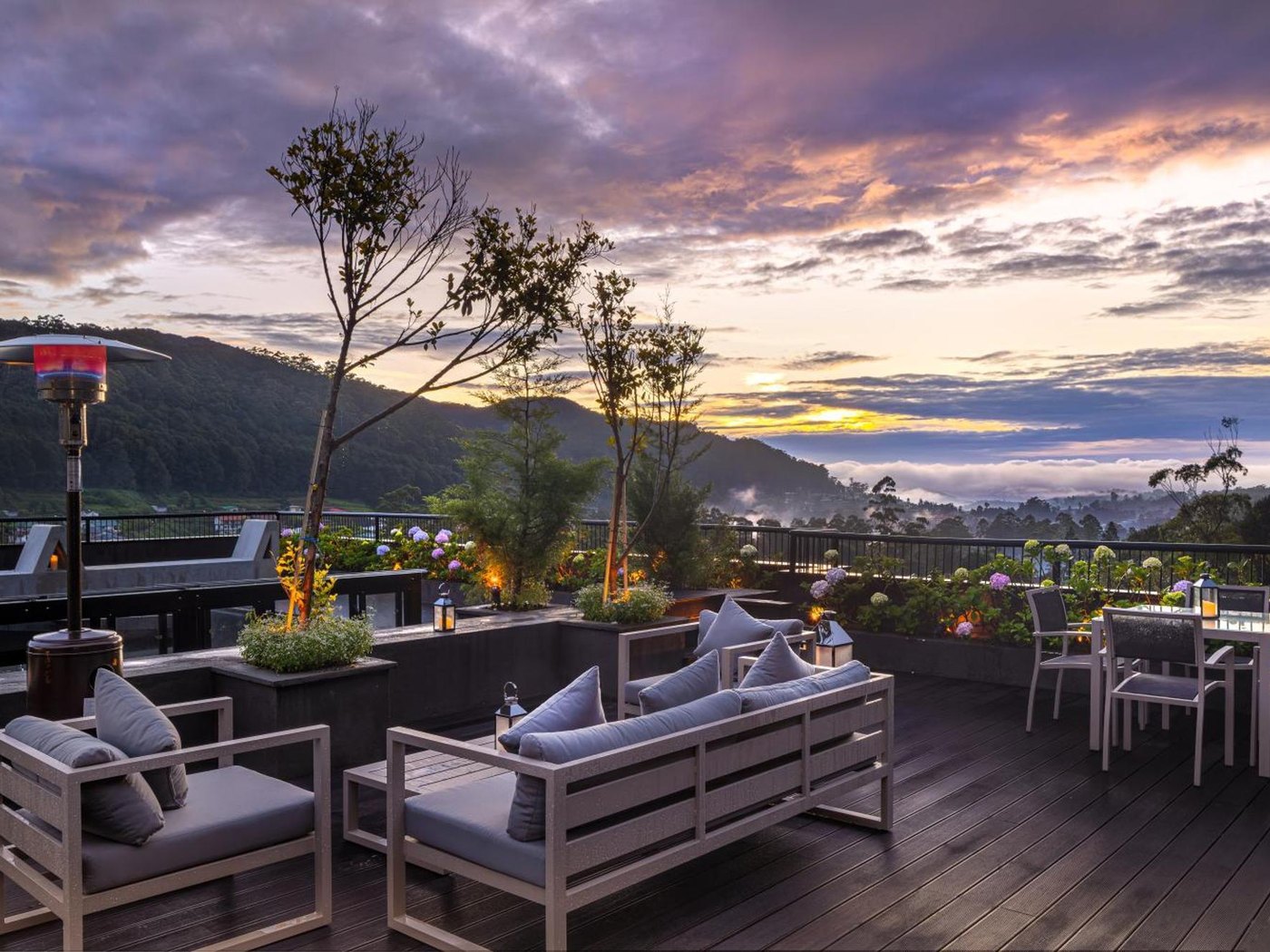 Golden Ridge NEliya hotel view