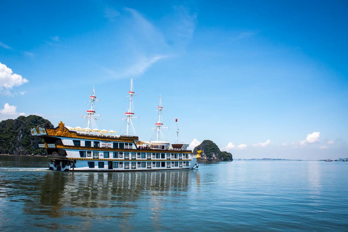 Dragon Legend Junk in Ha Long Bay, Vietnam